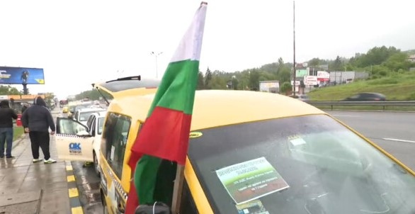 Таксиметрови шофьори също излизат на протест в София Автошествието им
